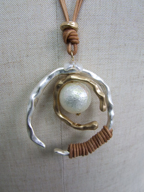 EVOLUCIO ペンダントトップ　エヴォルシオ 白蝶貝 リバーシブル透かし模様 サークル ペンダントトップ