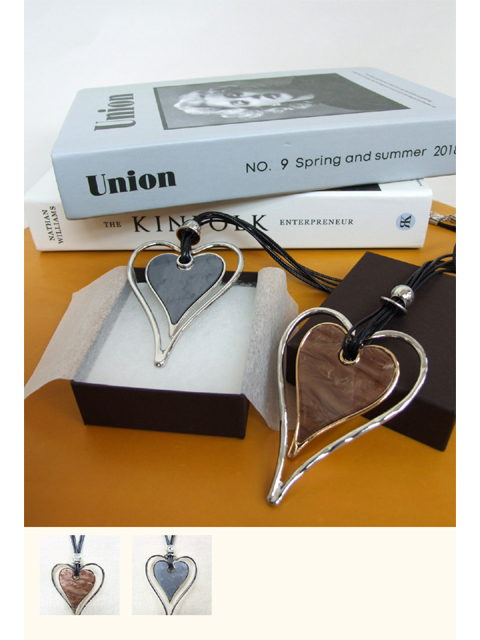 No.28月＆フェザーモチーフのネックレス アクセサリー｜エルクロース